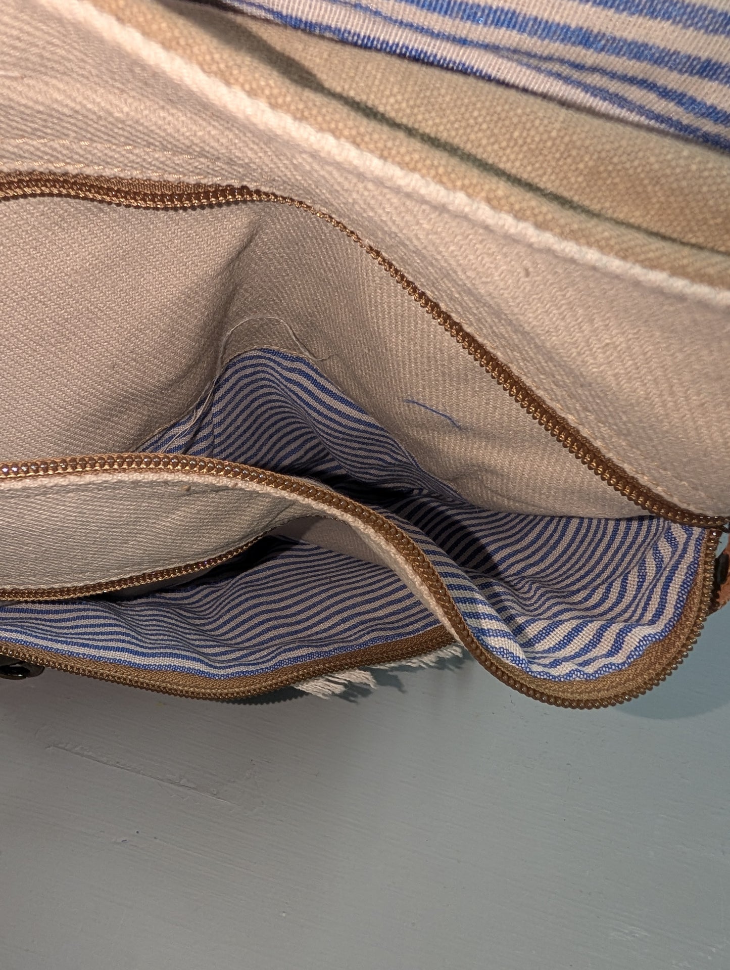 Bomber pin up cross body