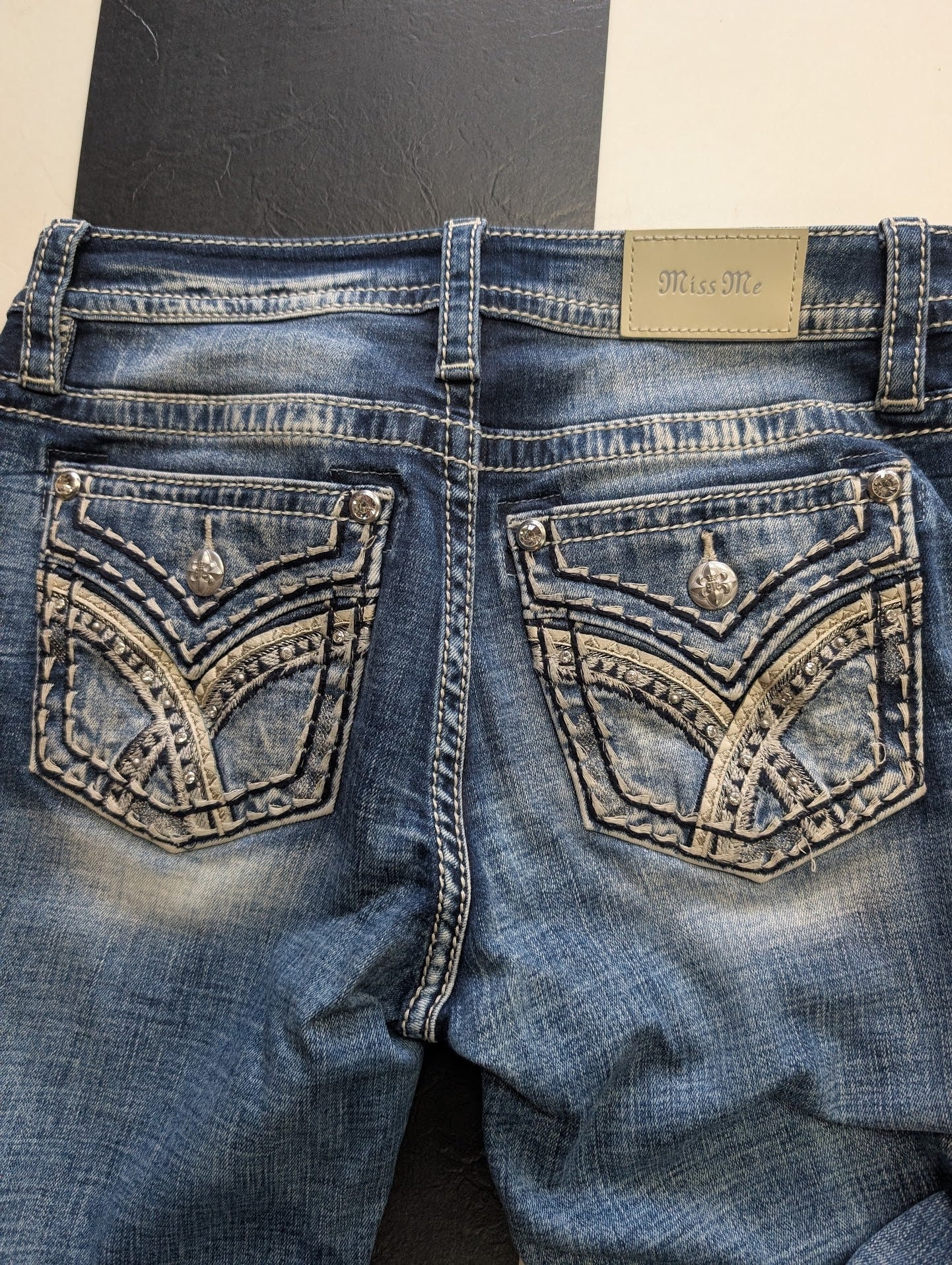 Miss Me Bootcut Jeans – Size 28, Embellished Back Pockets, Heavy Stitch