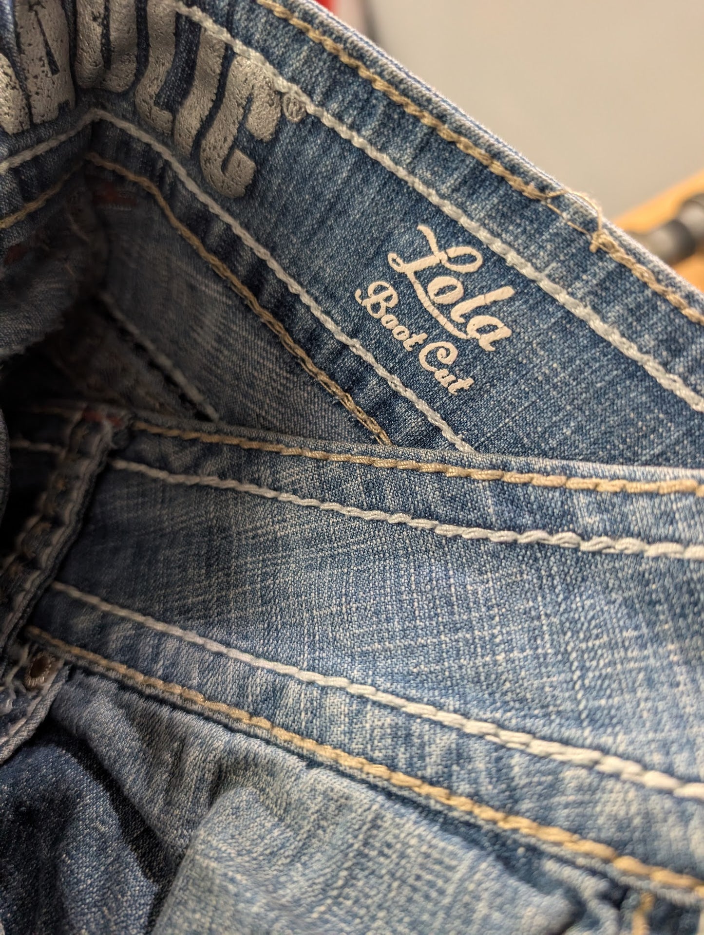 Hydraulic “Lola Bootcut” Jeans – Size (check tag), Embroidered Pocket, Light Wash