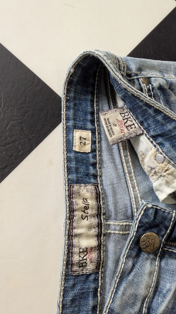 BKE Stella Women’s Denim Shorts Light Wash Distressed – Size 27
