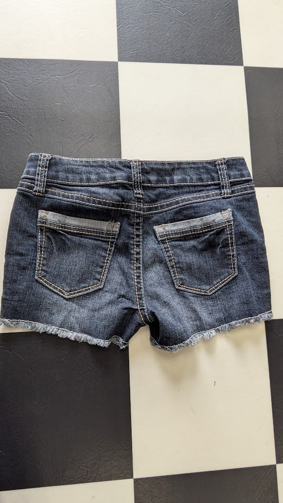 No Boundaries Women’s Dark Wash Denim Shorts Raw Hem – Size 5