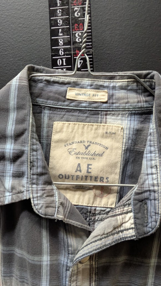 AEO Plaid Button-Up – Vintage Fit – Size Small