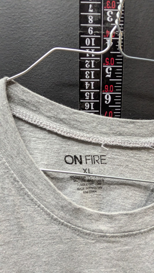 On Fire Women’s Graphic Tank Top XL Gray Sleeveless Lips Sunglasses Love Shirt
