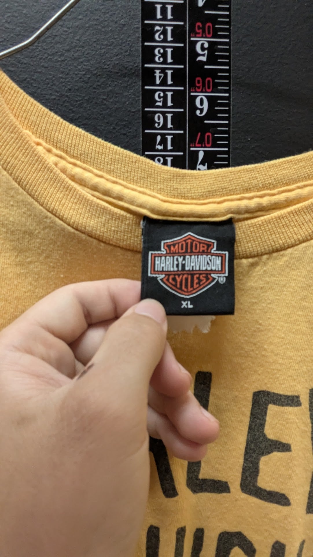 Vintage 2004 Harley-Davidson "Harley Chicks Kick Butt!" T-Shirt Women's XL Yellow Hale's Harley-Davidson