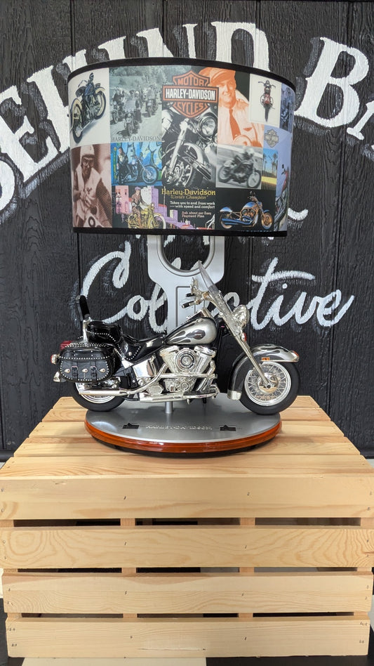 Harley-Davidson Heritage Softail Table Lamp – Collectible Motorcycle Display Lamp