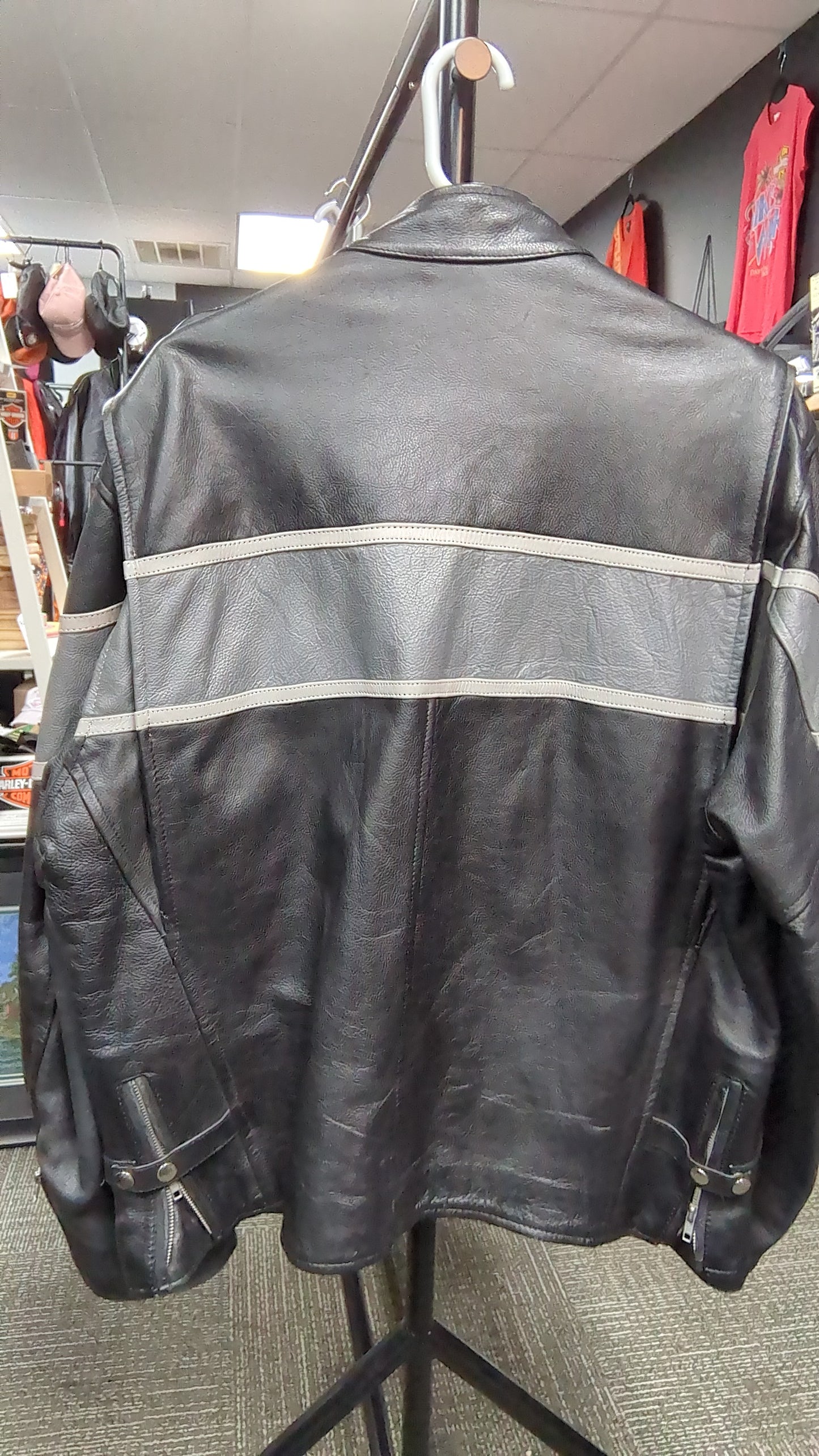 Vintage leather jacket (no liner)