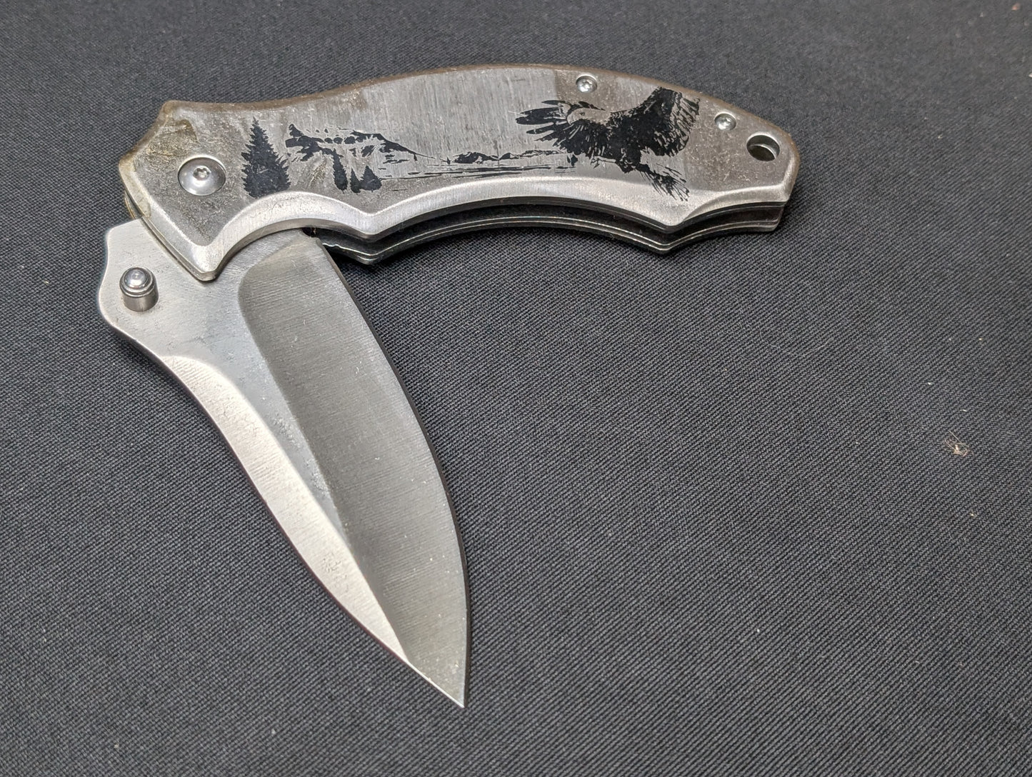 Eagle folding knife