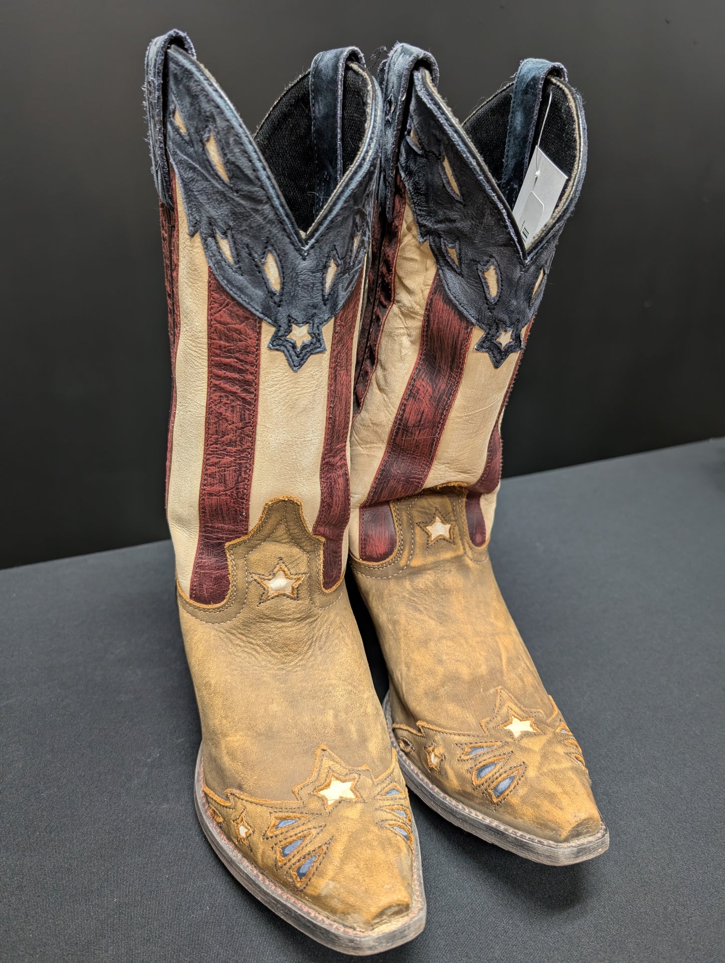 Dan post flag boots