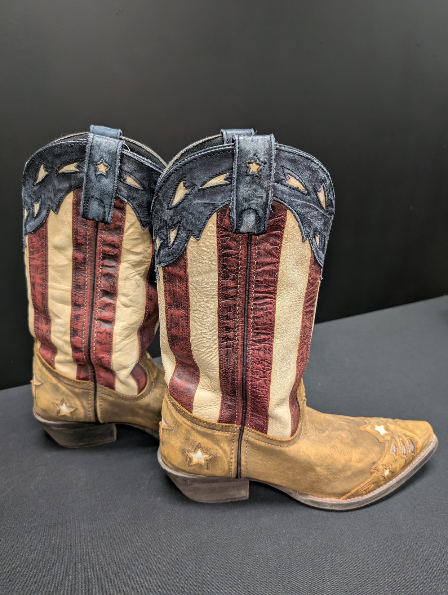 Dan post flag boots