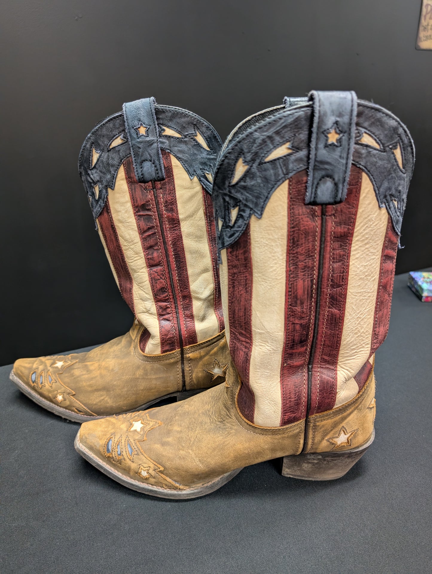 Dan post flag boots