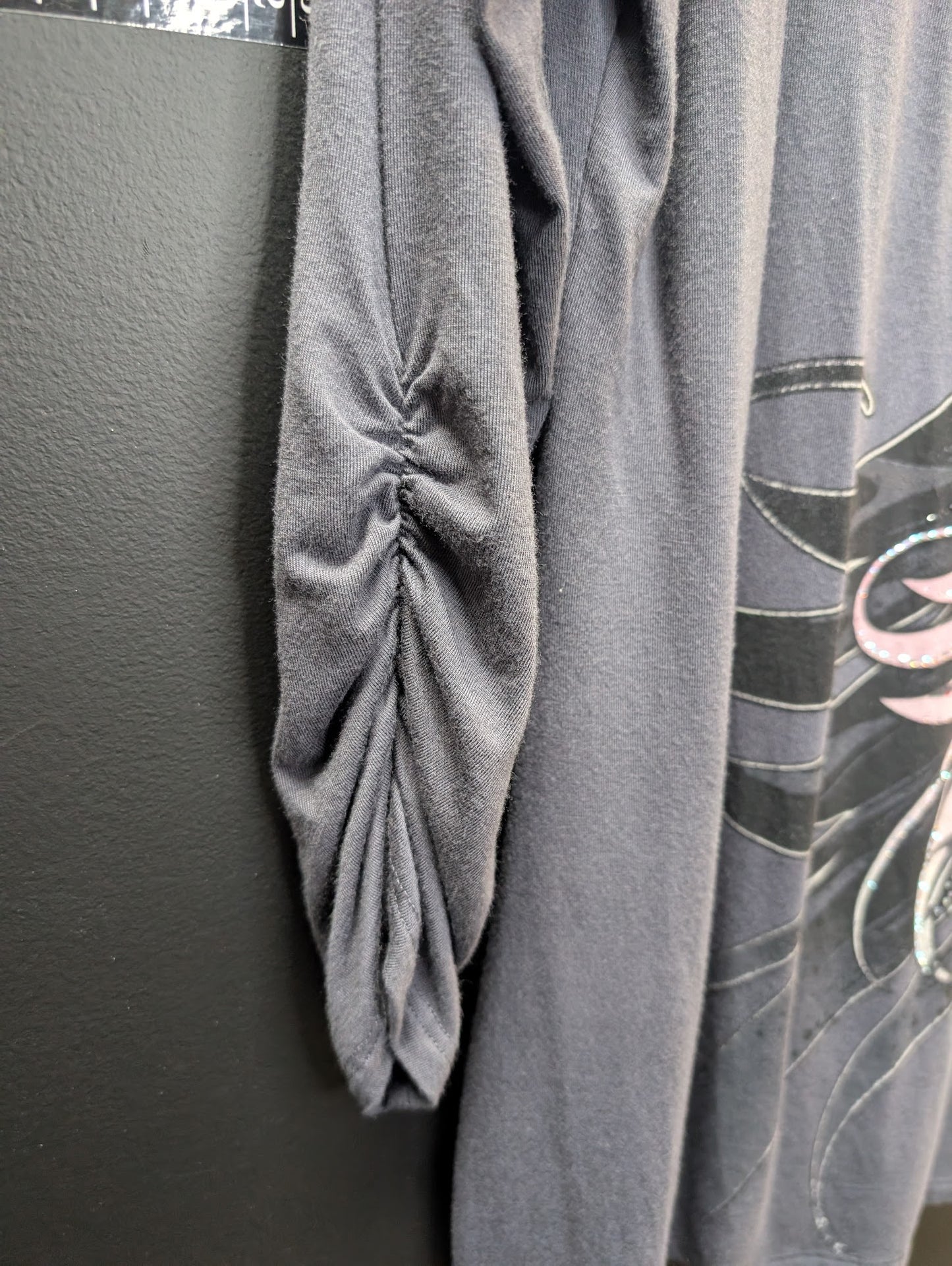 Harley-Davidson Women’s Gray 3/4 Sleeve V-Neck Studded Wing Graphic Top