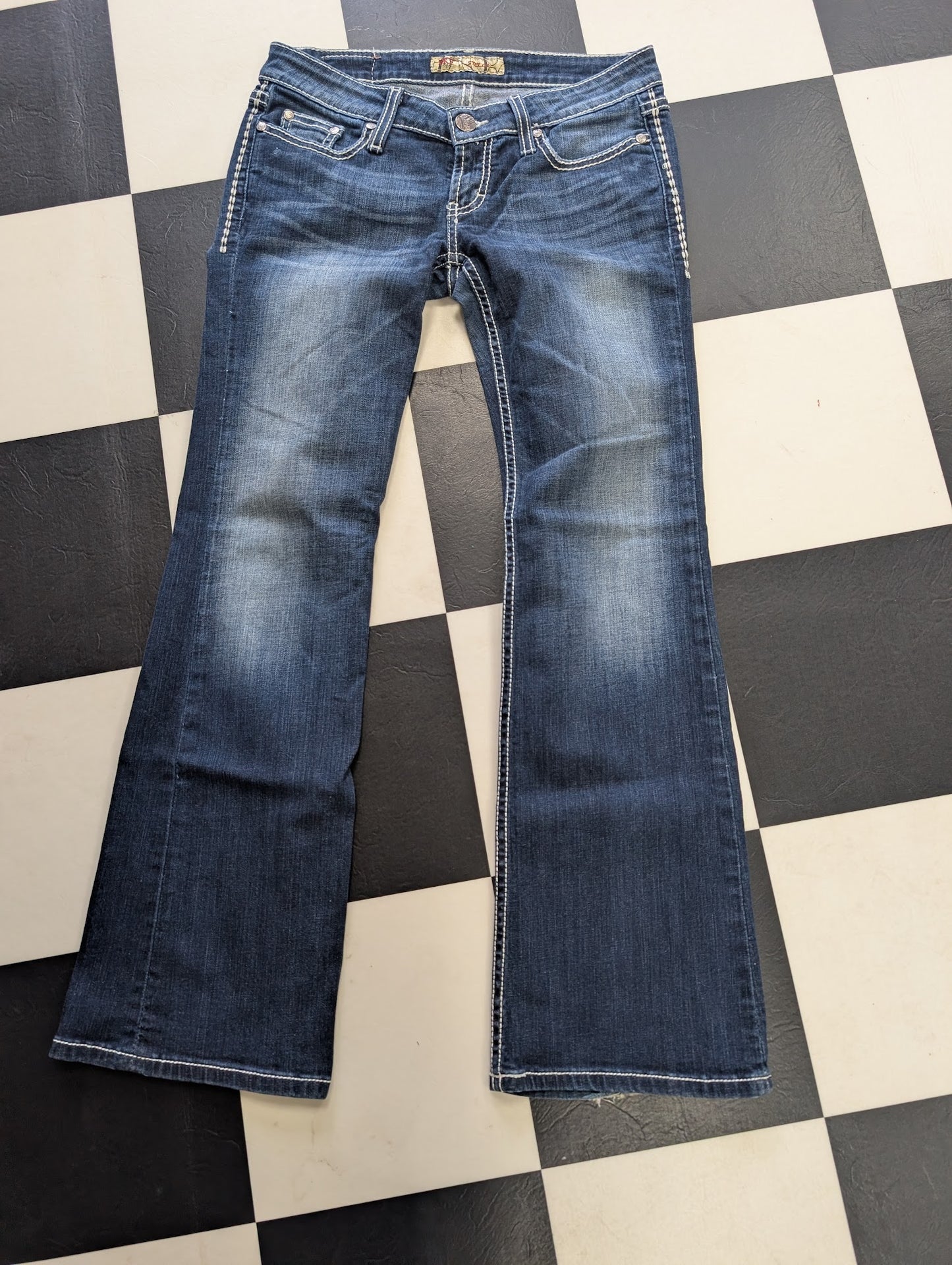 BKE Buckle Bootcut Jeans – Medium Wash, Contrast Stitch