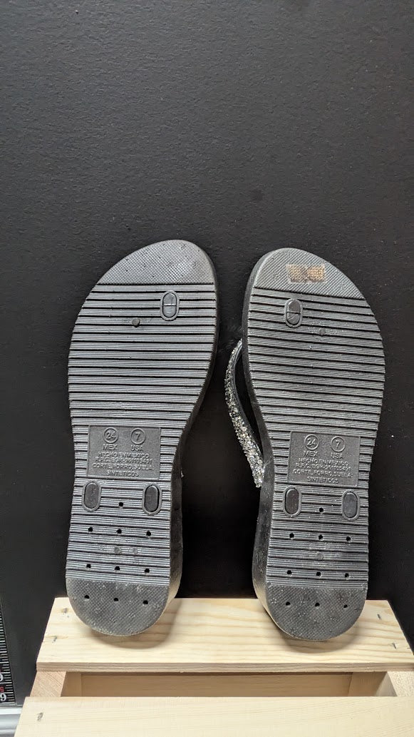 Harley-Davidson Flip Flops with Rhinestone Straps – Women’s Size 7