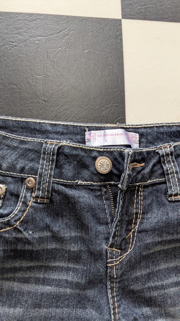 No Boundaries Women’s Dark Wash Denim Shorts Raw Hem – Size 5