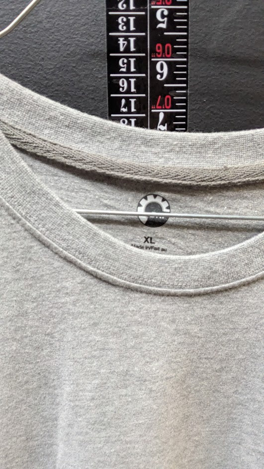 Abstract Graphic Tee (XL) – Gray, Oversized Print, Streetwear Vibe