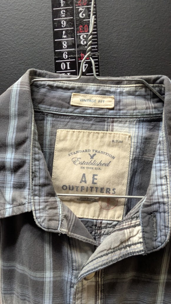 AEO Plaid Button-Up – Vintage Fit – Size Small