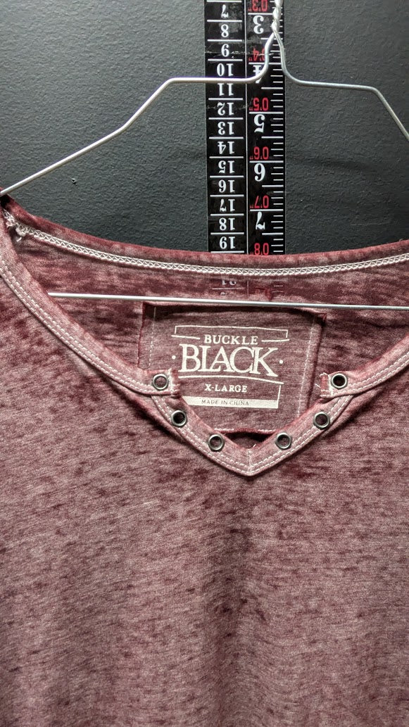 Buckle Black Distressed V-Neck Tee – Stud Detail – Size XL