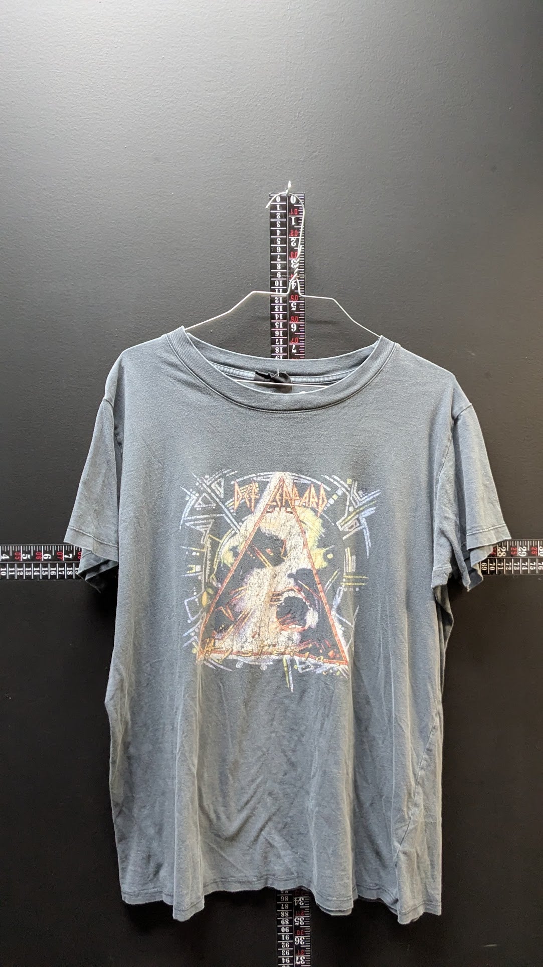 Def Leppard Graphic Band Tee –  XL (Cotton On)