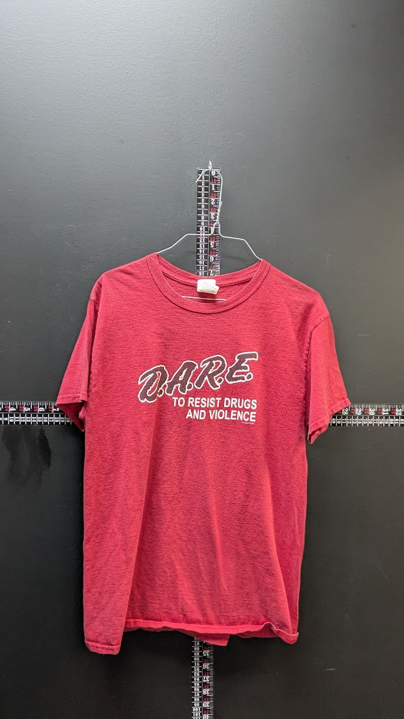 Vintage DARE T Shirt Red Resist Drugs And Violence Graphic Tee Size Medium