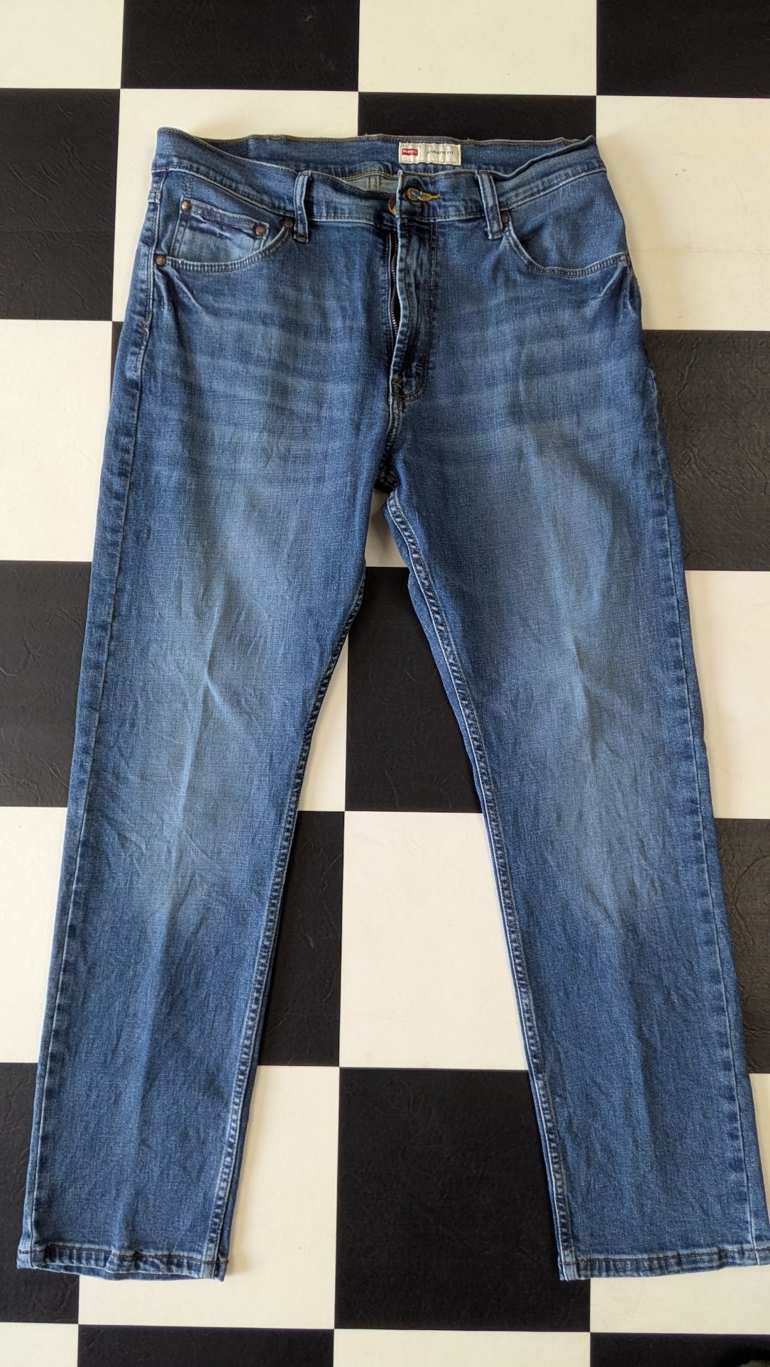 Wrangler Athletic Fit Jeans Men’s 34x30 Blue Denim Stretch Straight Leg