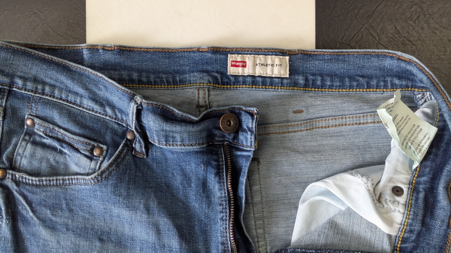 Wrangler Athletic Fit Jeans Men’s 34x30 Blue Denim Stretch Straight Leg