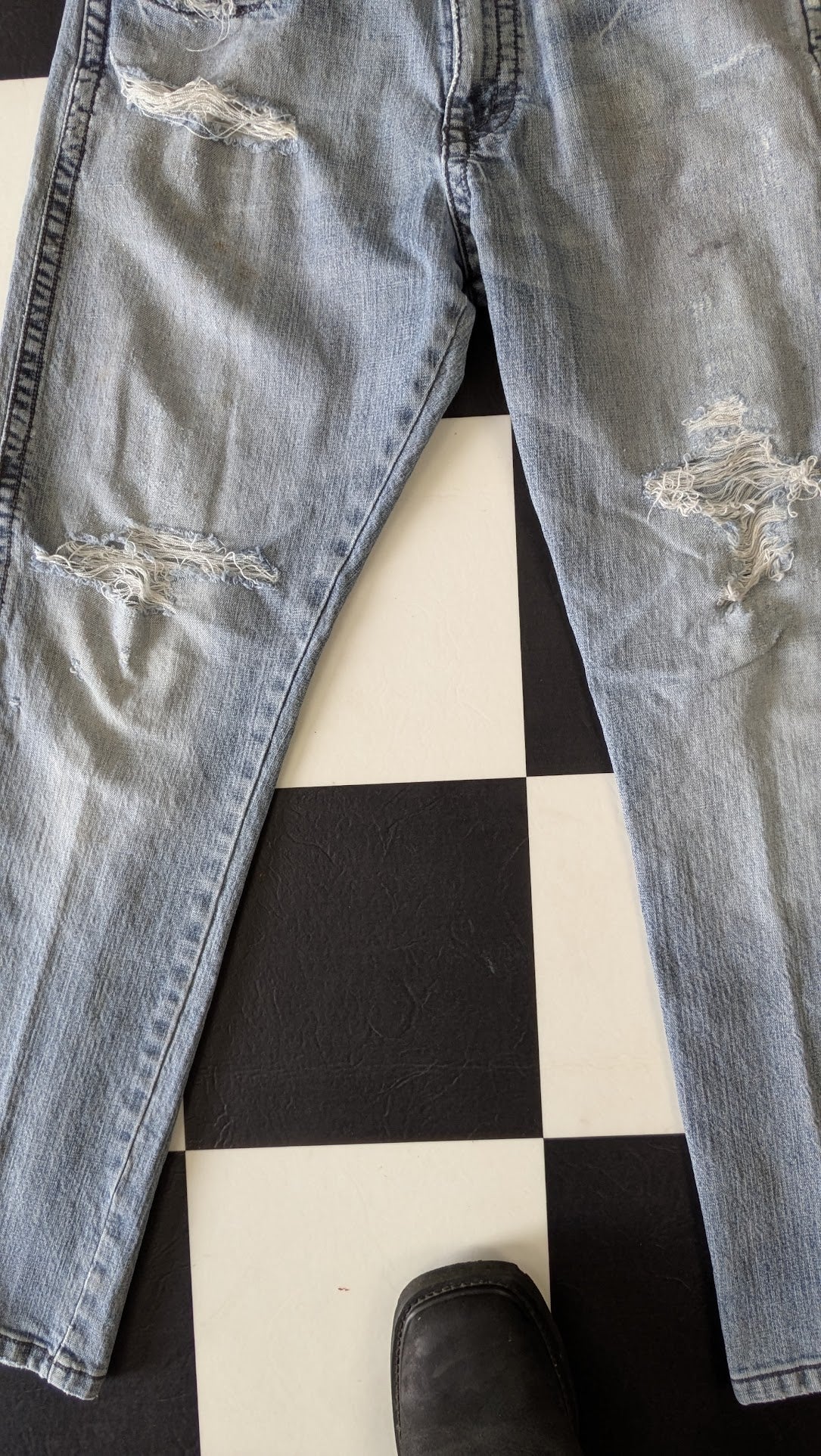 Wrangler Rock 47 Distressed Jeans Men’s Light Wash Y2K Grunge Western Denim