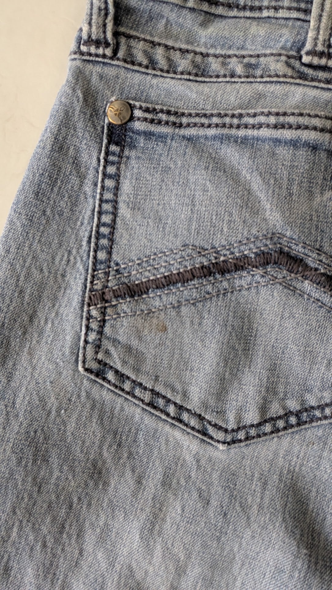 Wrangler Rock 47 Distressed Jeans Men’s Light Wash Y2K Grunge Western Denim
