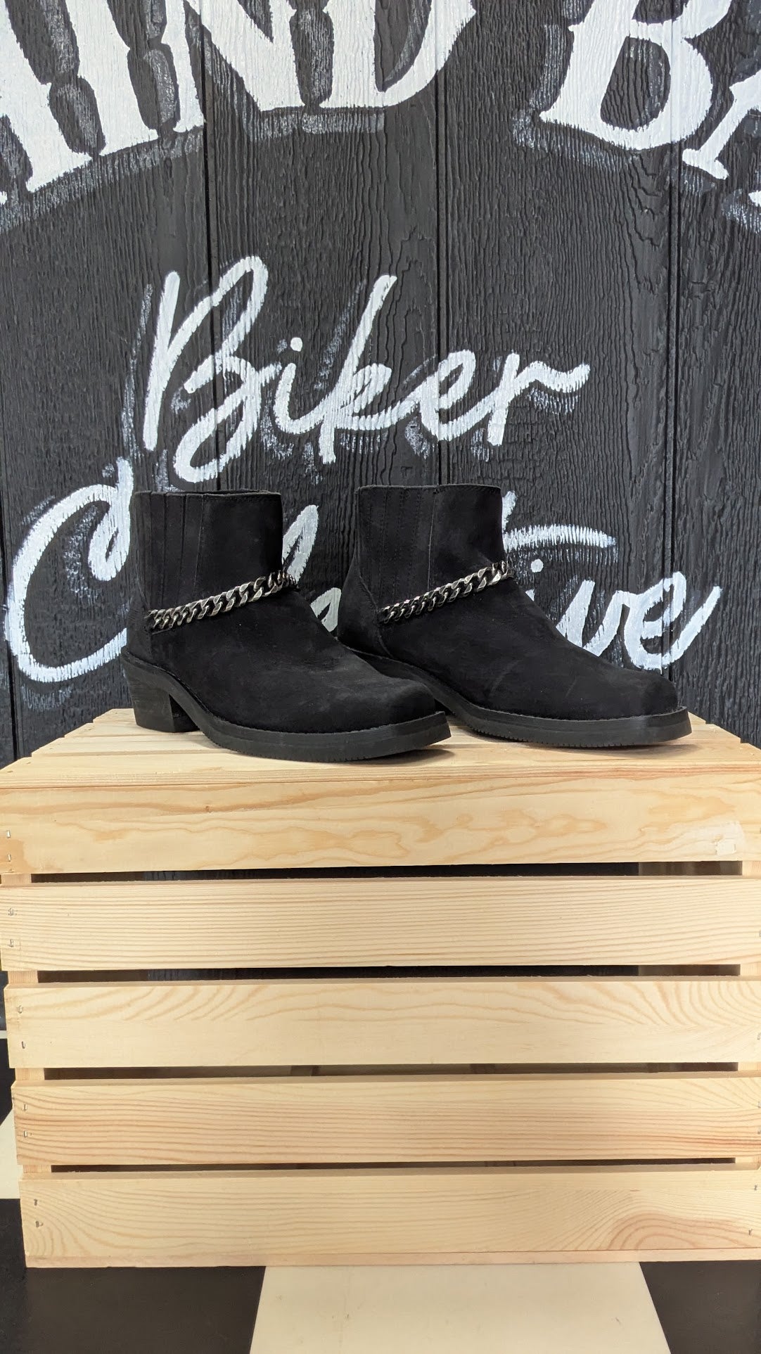 Harley-Davidson Women's Black Leather Chain Harness Chelsea Ankle Boots Size 9.5M
