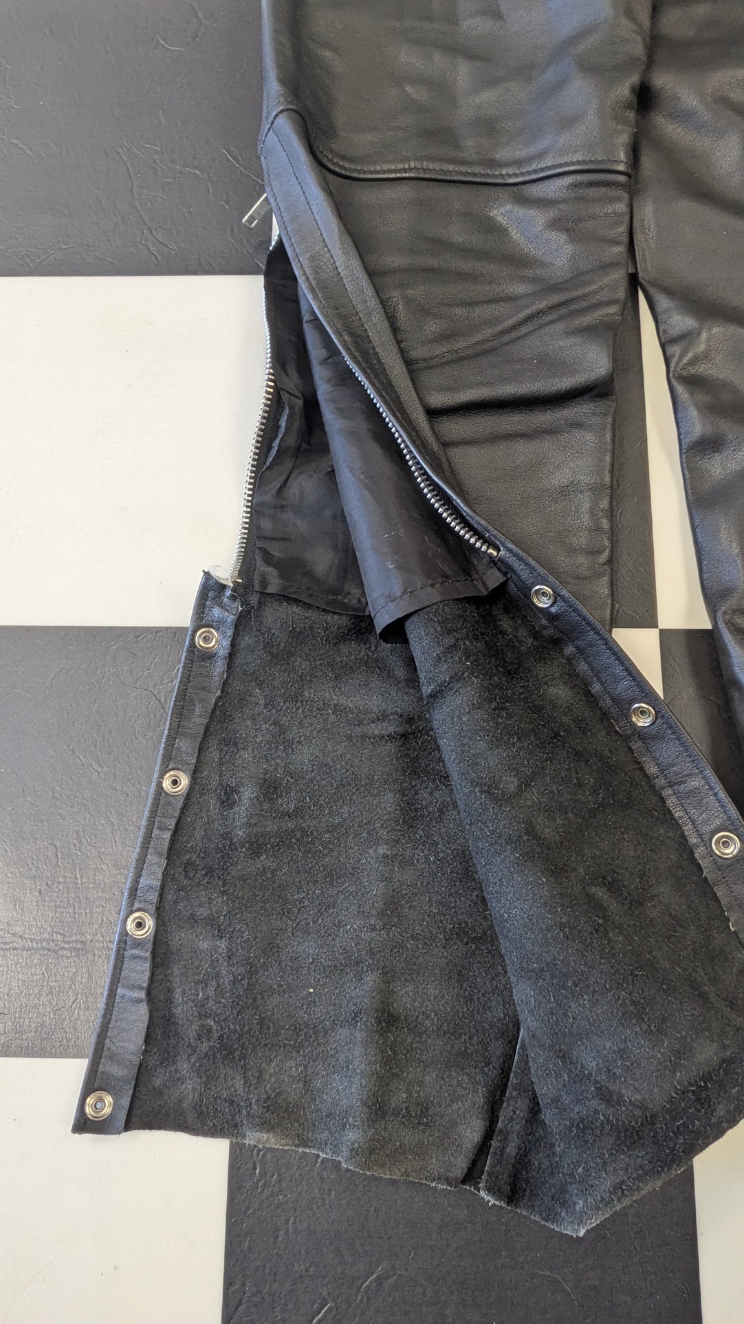 Interstate Leather Originals Black Leather Motorcycle Chaps Size Small Adjustable Riding Chaps