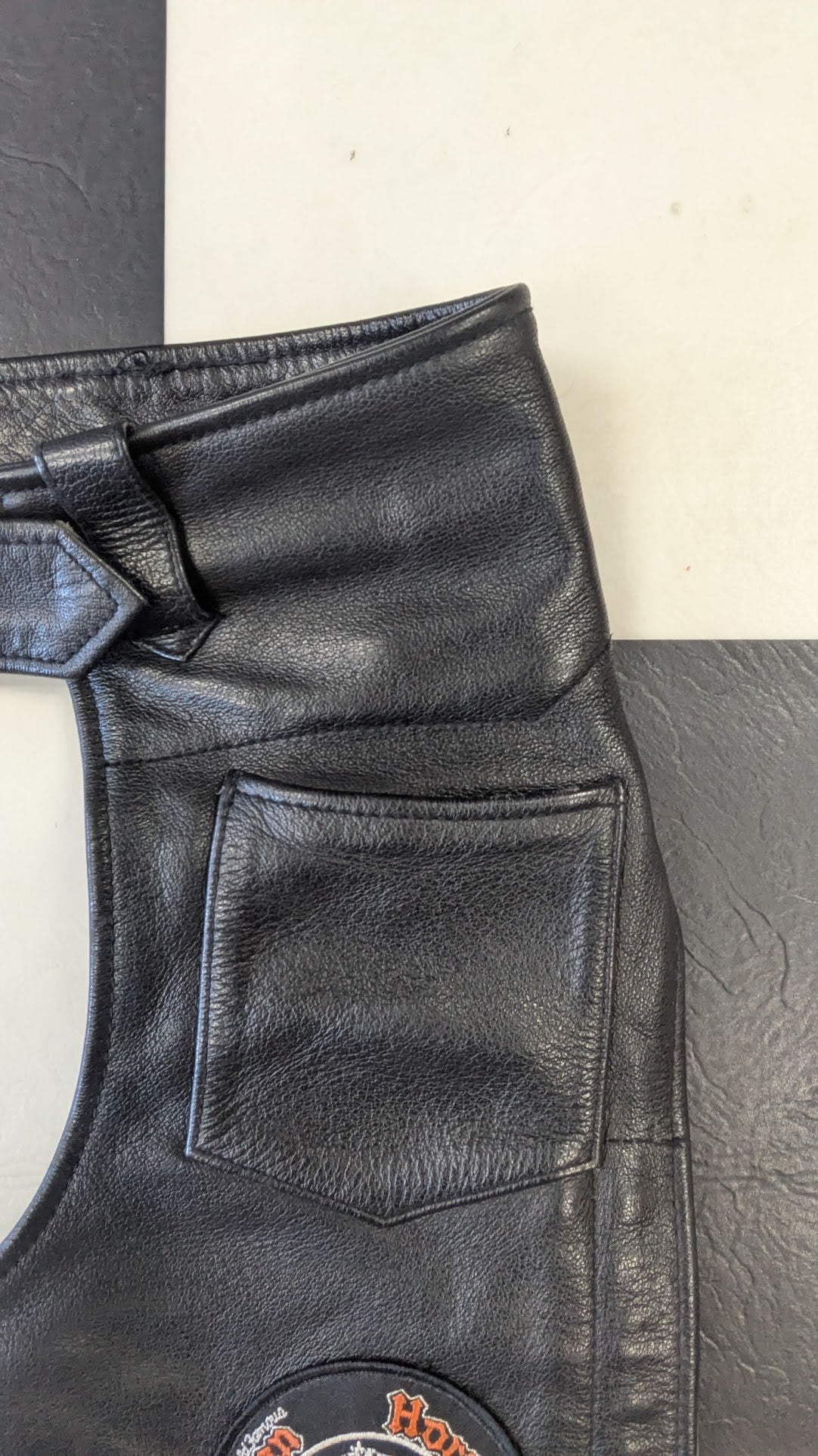 Leather Gallery Black Leather Motorcycle Chaps Size Large Harley-Davidson Patch Riding Chaps