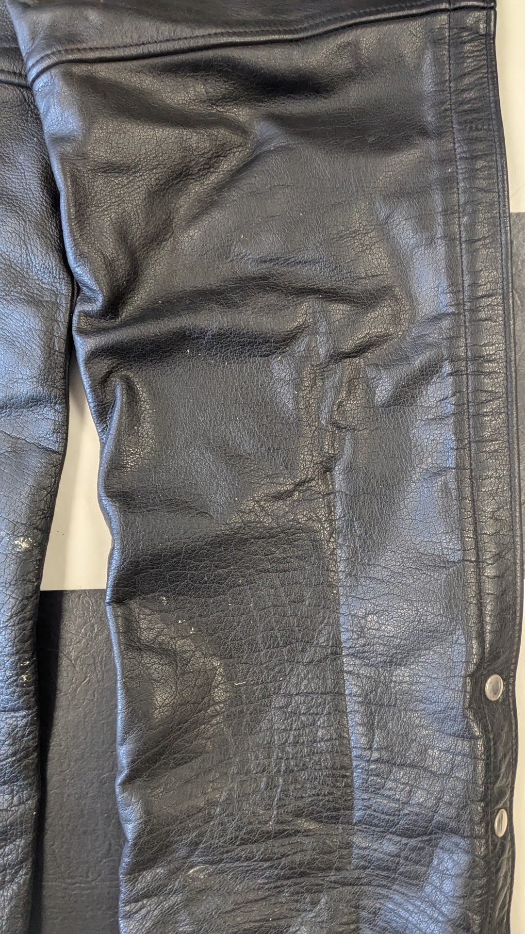 Leather Gallery Black Leather Motorcycle Chaps Size Large Harley-Davidson Patch Riding Chaps