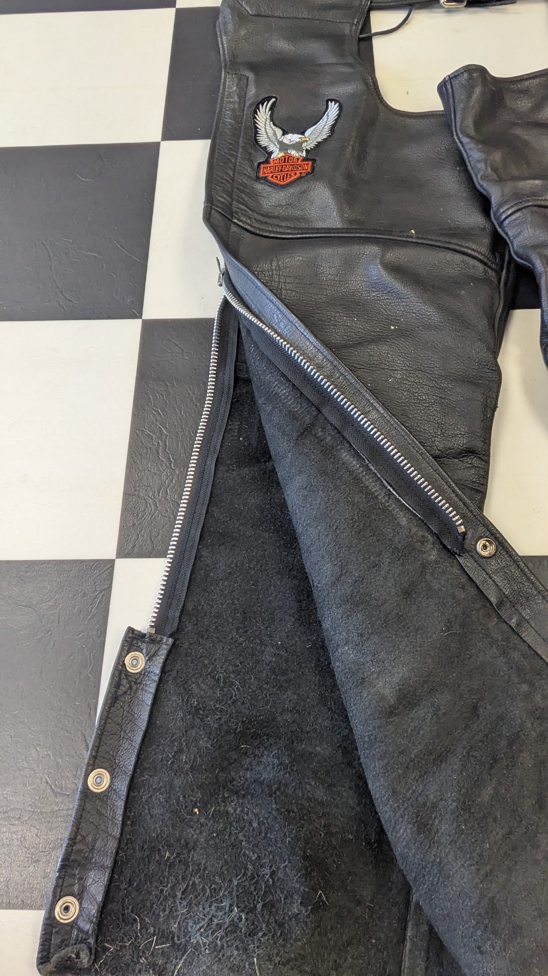 Leather Gallery Black Leather Motorcycle Chaps Size Large Harley-Davidson Patch Riding Chaps