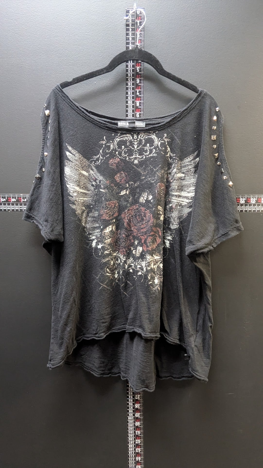 Rock & Republic Studded Cold Shoulder Top – Women's XL Black Floral Wings