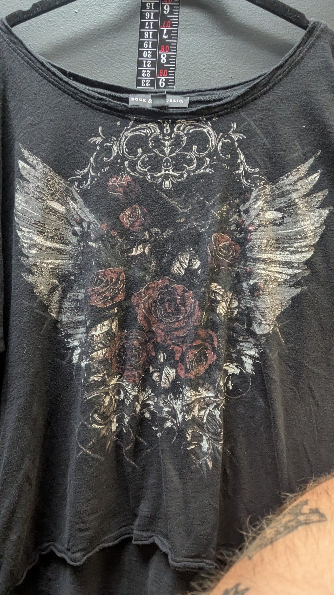 Rock & Republic Studded Cold Shoulder Top – Women's XL Black Floral Wings