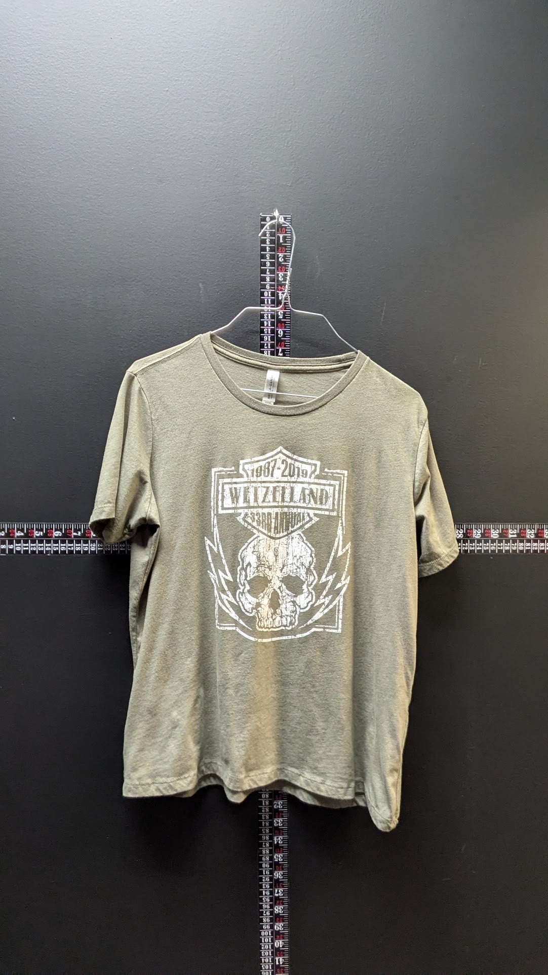 Whizzeland Celebration Skull Graphic T-Shirt Men's Large Olive Green Bella Canvas 1987-2019