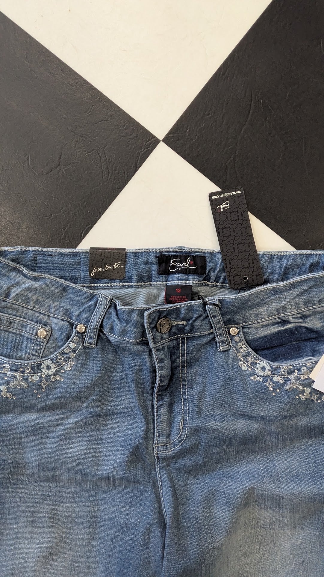 Earl Jean Front Tab Embellished Capri Jeans Women's Size 12 Blue Cuffed Stretch NWT
