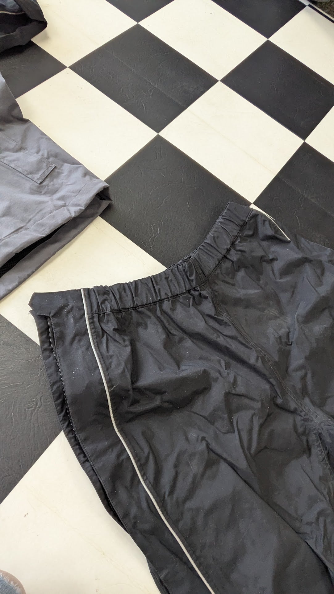 Harley-Davidson Men's Medium Gray Black Rain Suit Jacket Pants Motorcycle