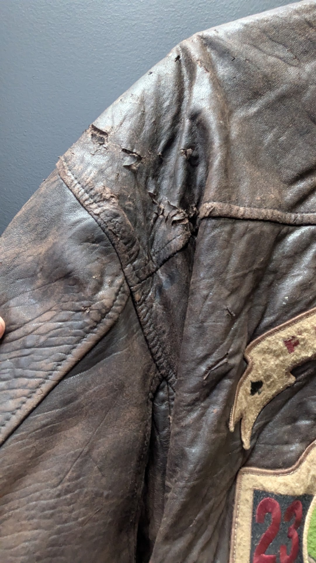 RARE VINTAGE 1994 DISNEY MICKEY MOUSE 449th FLYING ACES LEATHER JACKET - SIZE LARGE - THRASHED / AS-IS