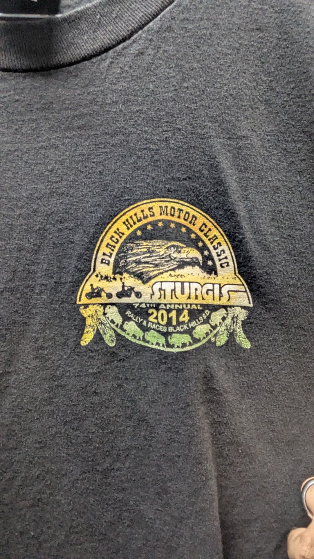 2014 Sturgis Black Hills Rally T-Shirt Men’s XL Pin Up Hot Leathers Motorcycle