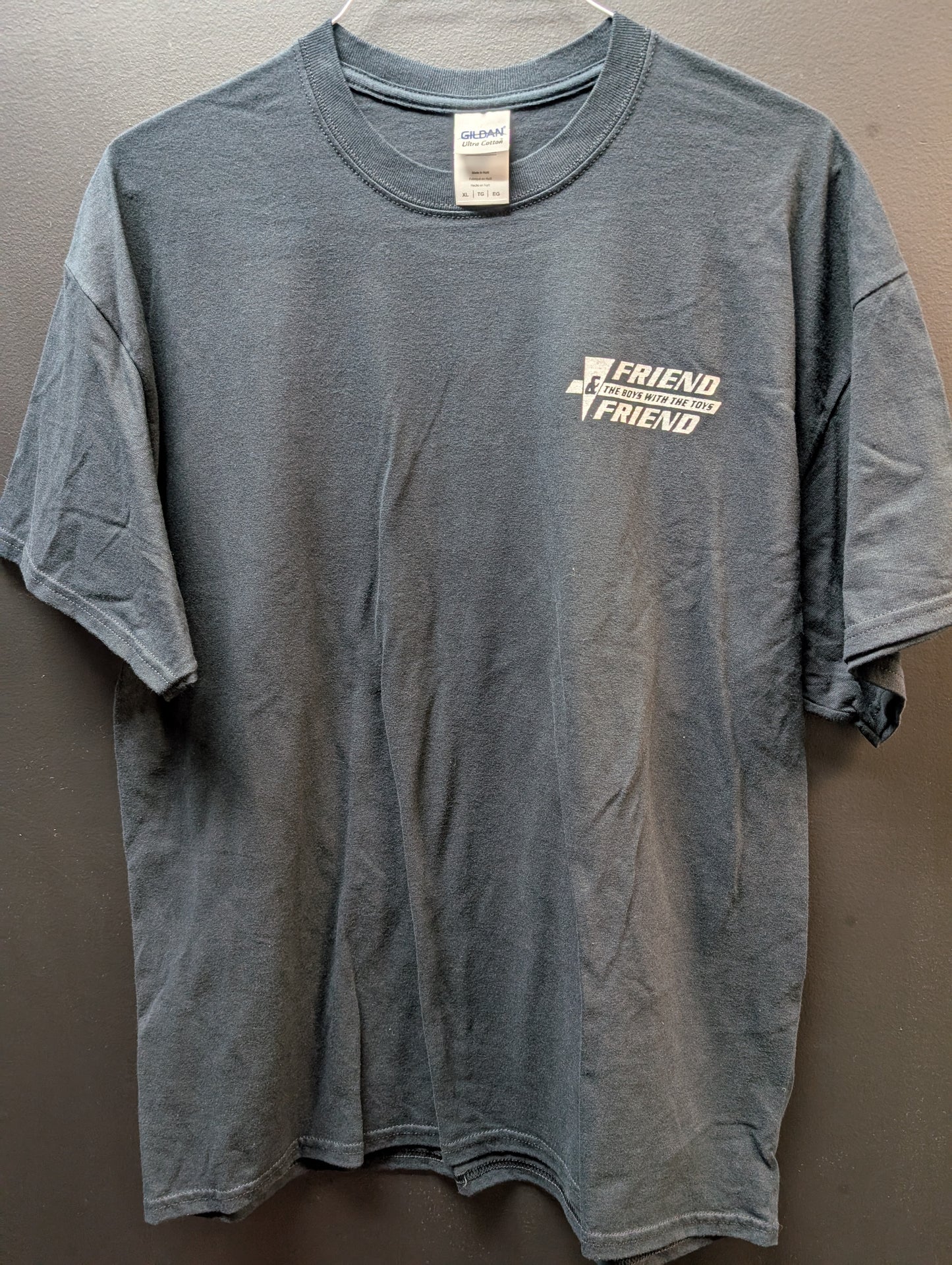 Victory XL Men's T-shirt Friend