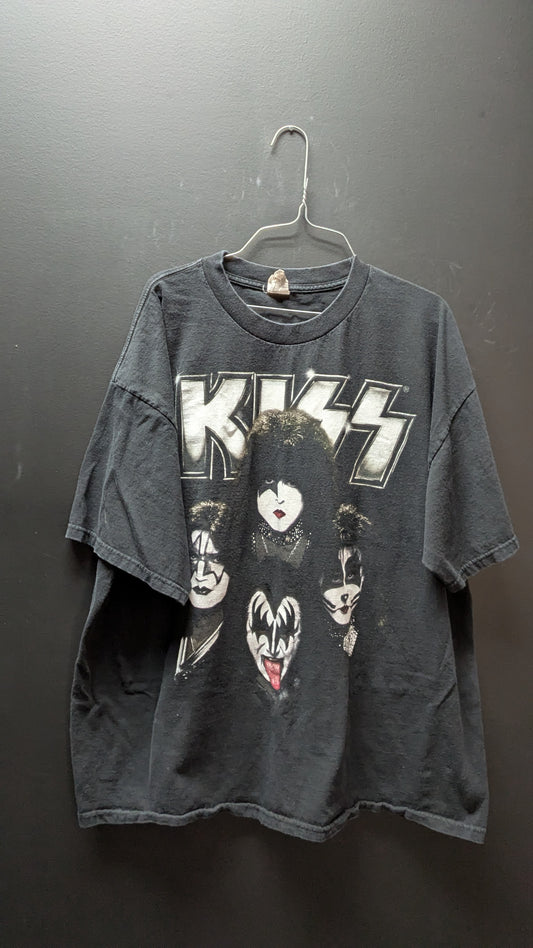 Kiss Music Tee