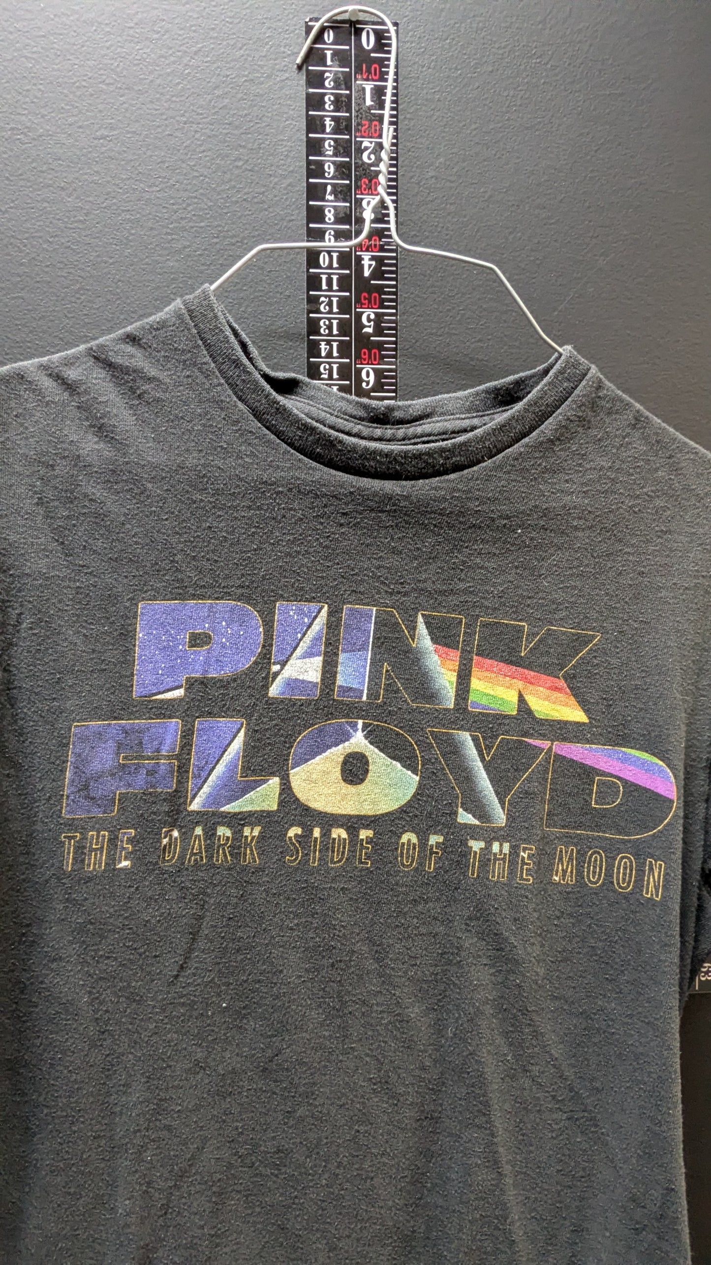 Pink Floyd “Dark Side of the Moon” Band Tee – Tracklist Back Print