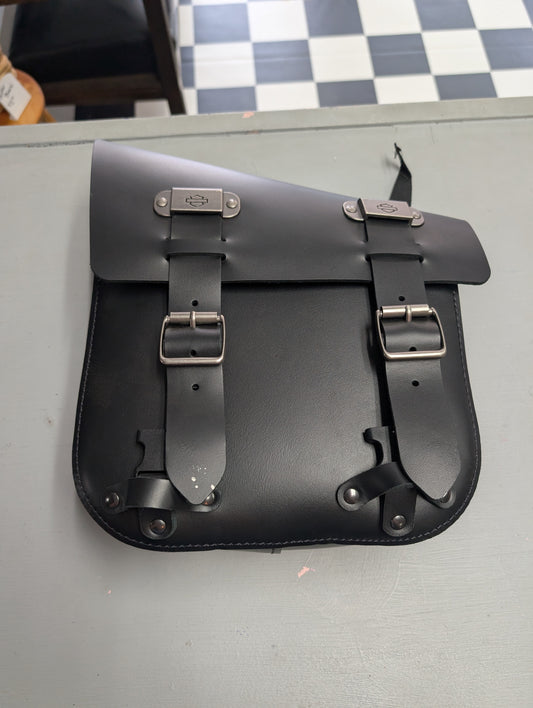 Softail swingarm saddlebag