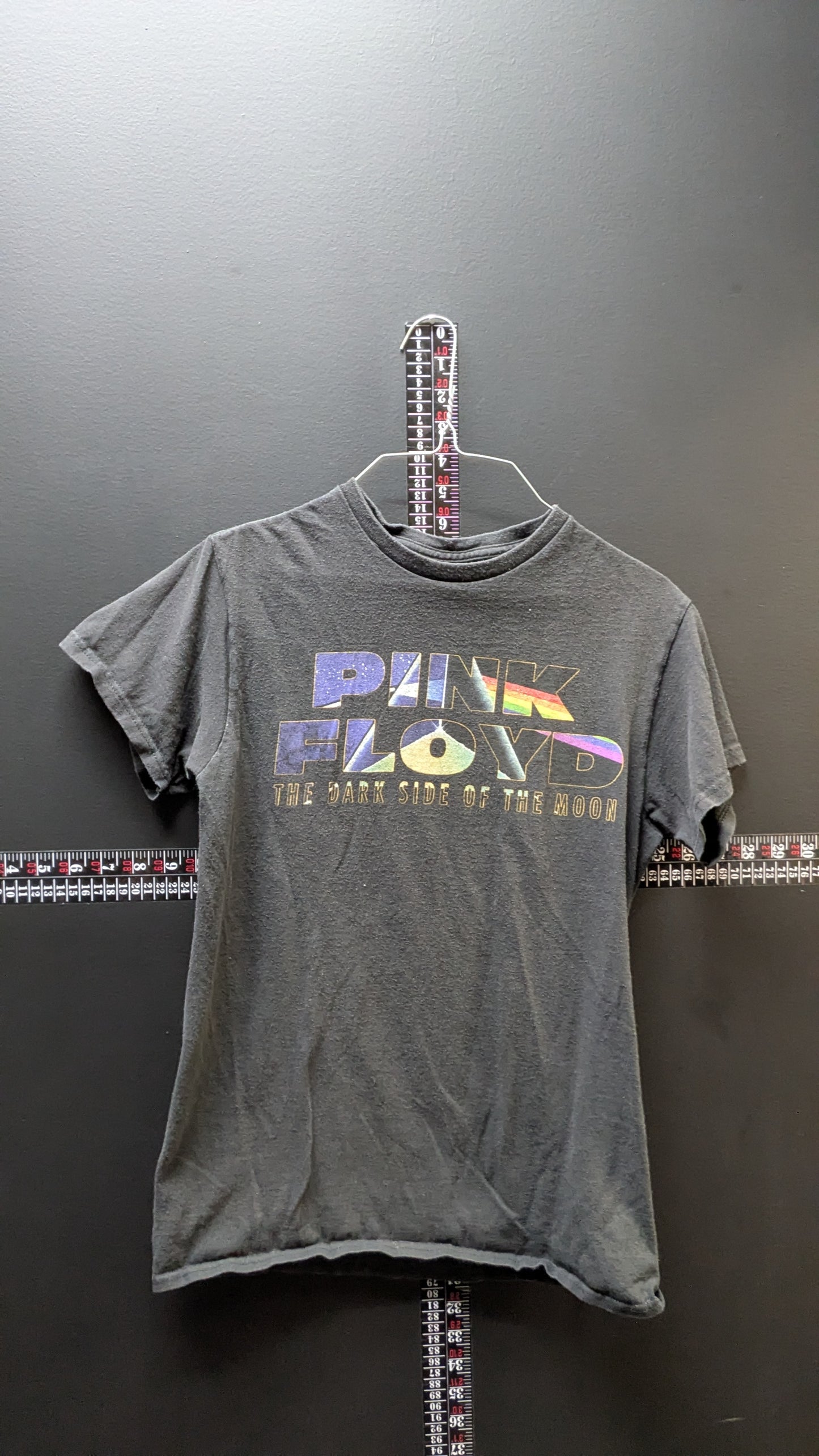 Pink Floyd “Dark Side of the Moon” Band Tee – Tracklist Back Print