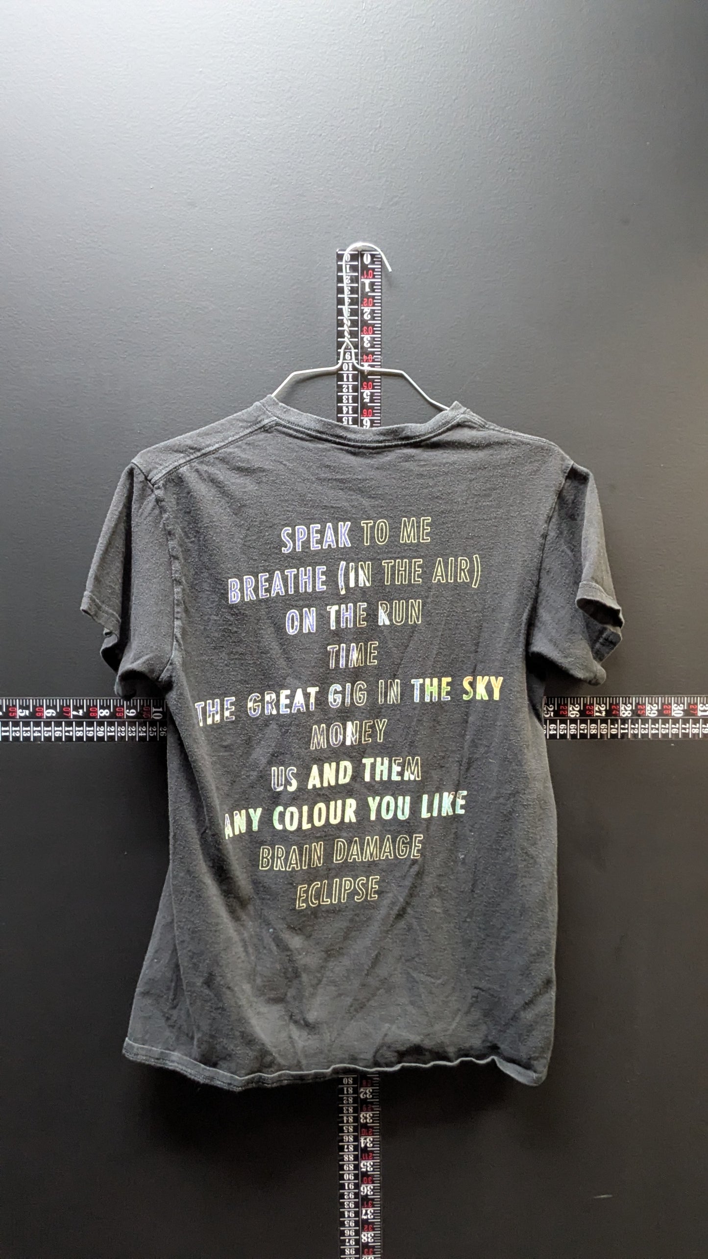 Pink Floyd “Dark Side of the Moon” Band Tee – Tracklist Back Print