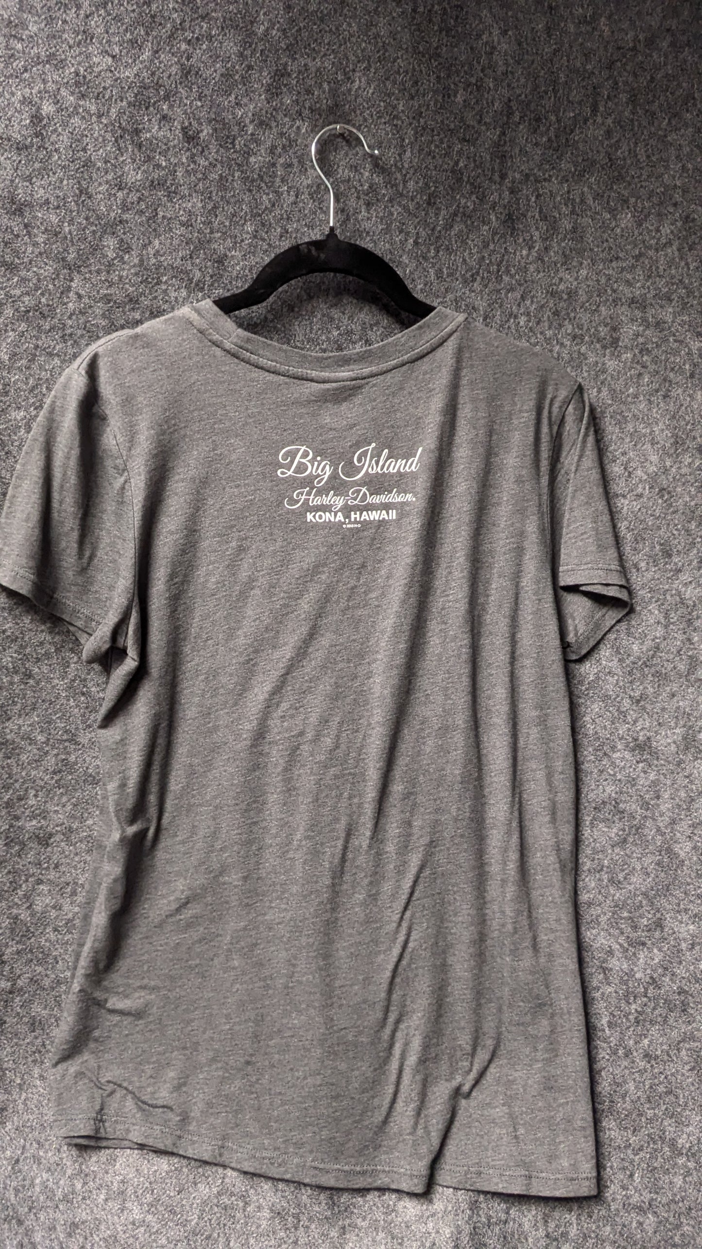 Harley-Davidson Women’s “The Original” V-Neck Tee – Size L – Big Island Dealer Back