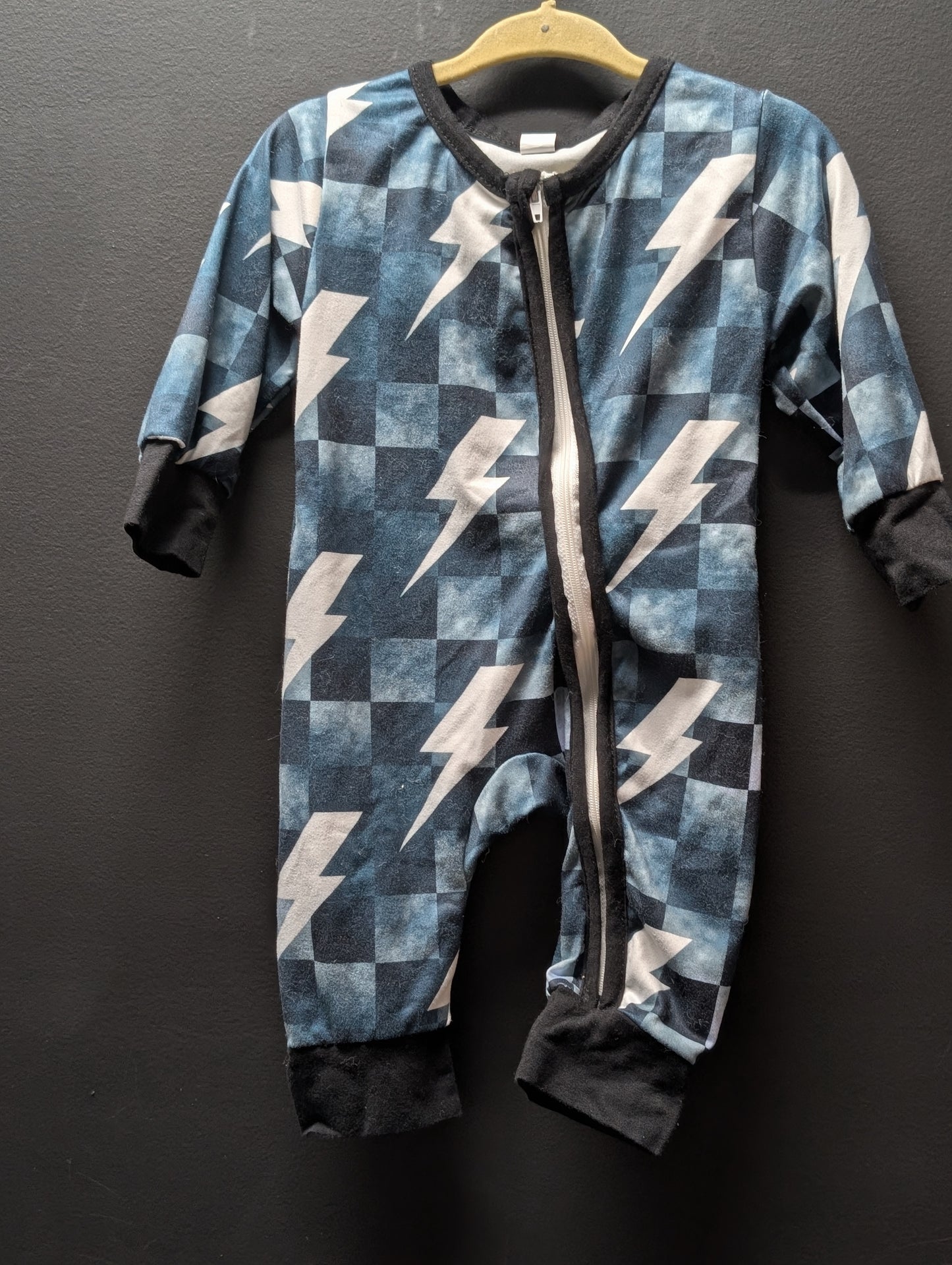 Lightning 1-3 month bamboo outfit